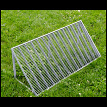 GRELHA AUTOPORTANTE PARA LIMPEZA DE CHUTEIRAS EM AÇO GALVANIZADO